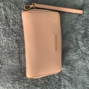 Wristlet wallet blush color